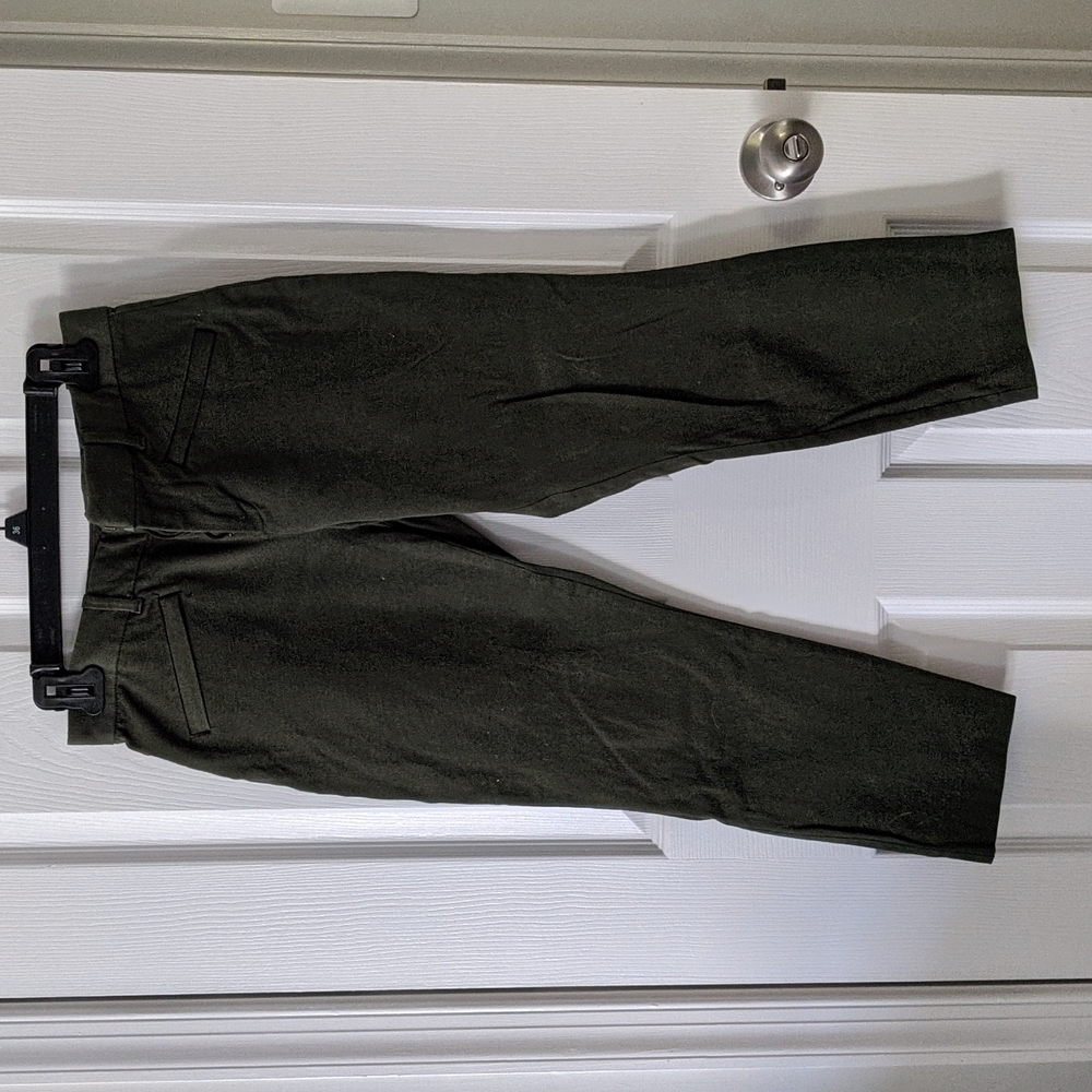 Olive green gap dress pants, size 6 petite, skinny ankle
